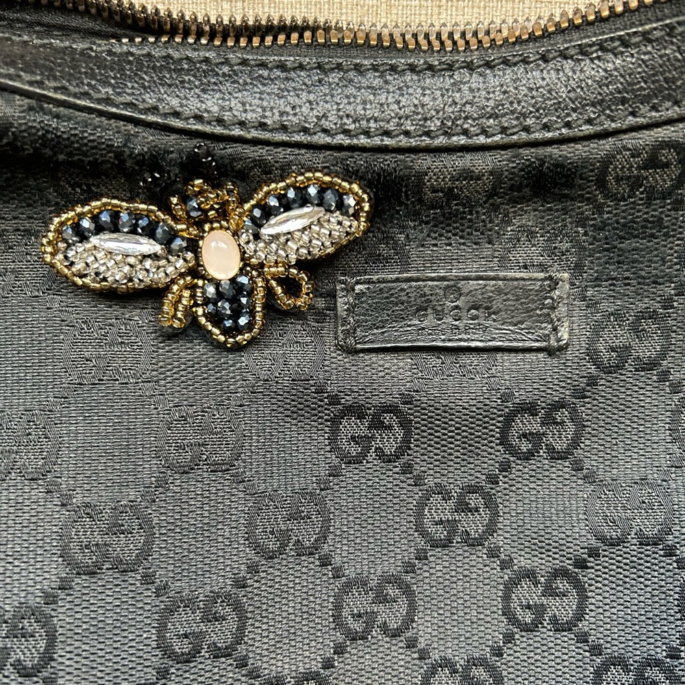 Gucci Black Monogram Bag with Embellished Bee - Picture 3 of 15